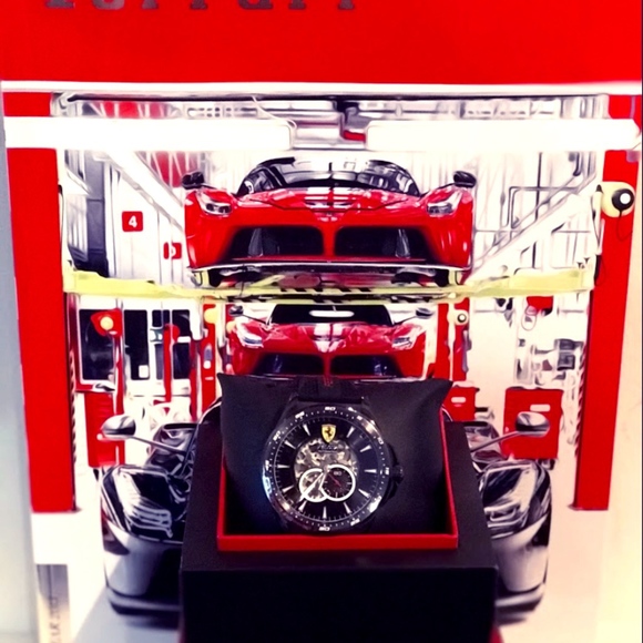 Ferrari Men’s Pilota Quartz Black w/ Free Magazine - Picture 1 of 6